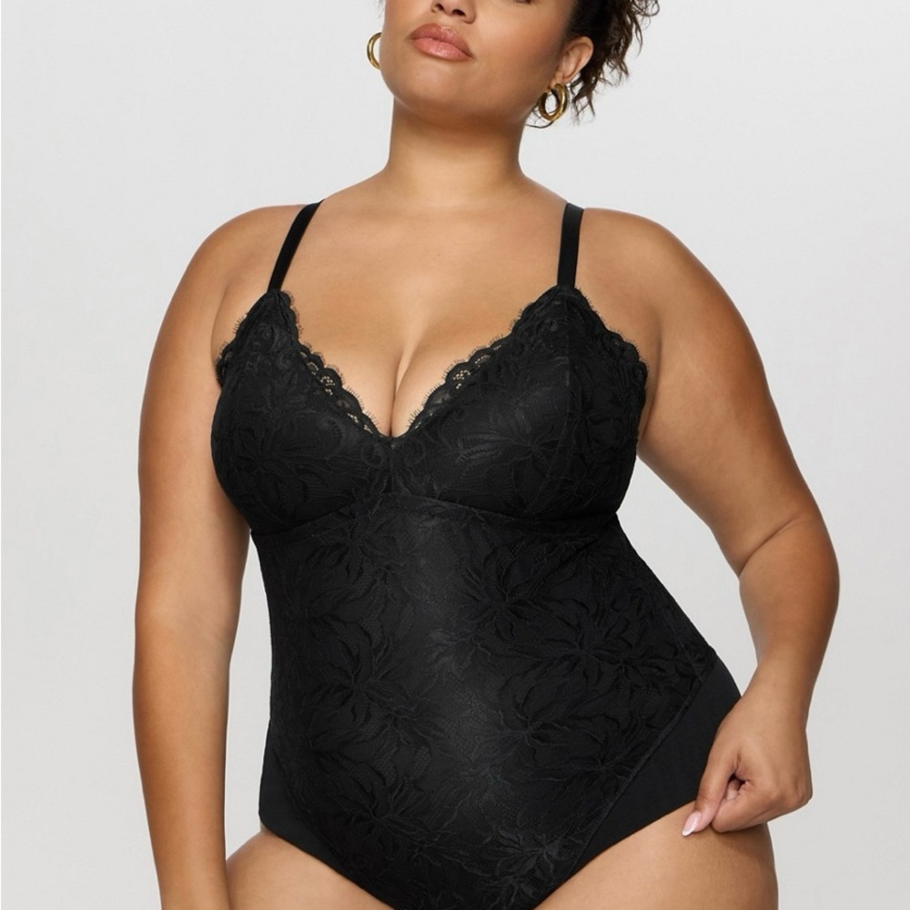 Yitty Smoothing Lace Bodysuit